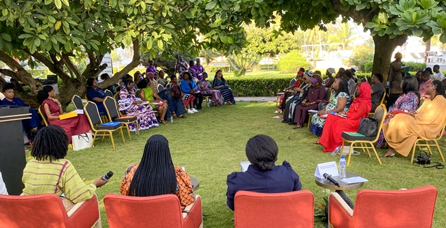 Droits des femmes en ligne : des voix s’élèvent à Lomé pour un digital inclusif