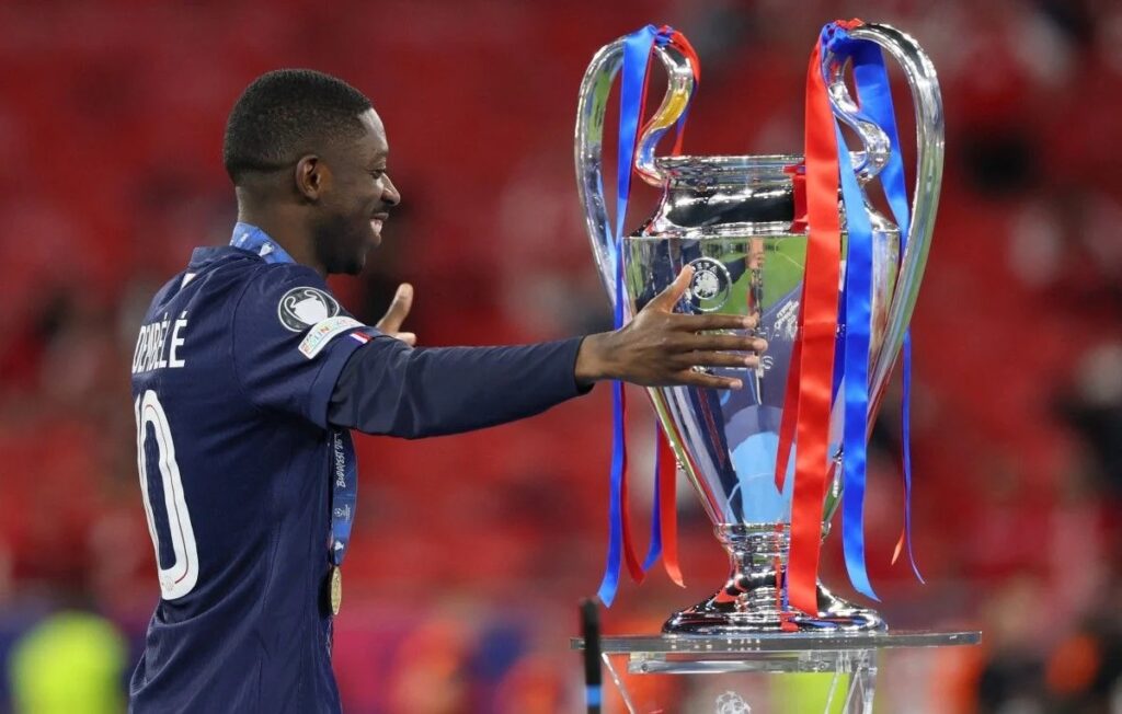 Ligue des champions: le PSG entre dans la légende et fait chavirer Paris