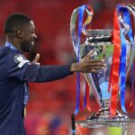 Ligue des champions: le PSG entre dans la légende et fait chavirer Paris