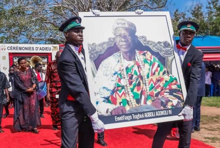 Togbui Agokoli IV inhumé à Notsè : ferveur et recueillement pour le dernier hommage du peuple Ewé à son roi