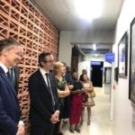 "Regarde l’Ukraine" : à Lomé, les photographies d’Oleksandr Glyadyelov racontent un peuple debout face à l’histoire