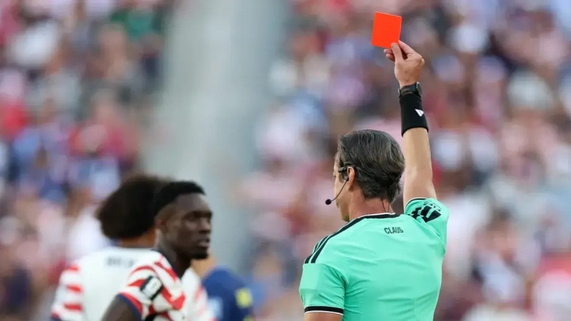 Mondial-2026 : le carton rouge infligé à l&rsquo;Américain Balogun annulé, Trump remercie la Fifa