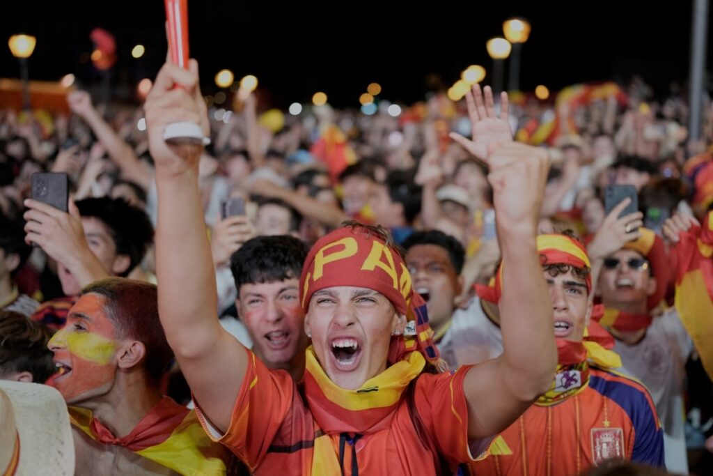 Mondial 2026: cris de joie et concert de klaxons à Madrid après la victoire de l’Espagne