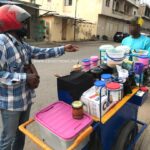 Togo : À Lomé, les cafétérias ambulantes s’installent dans les habitudes matinales (REPORTAGE)