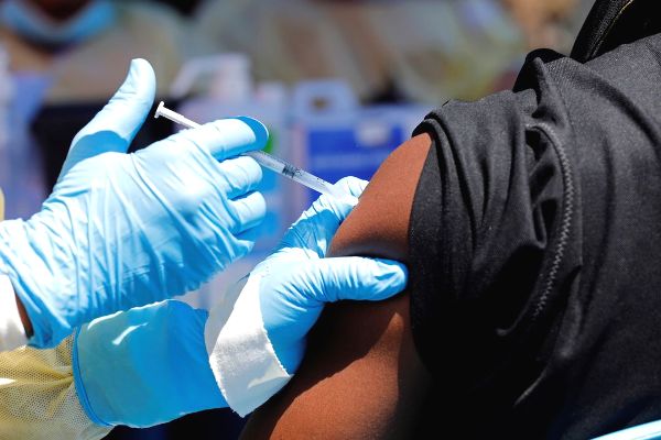 Ebola en RDC: lancement de l’essai clinique du vaccin Ervebo en Ituri