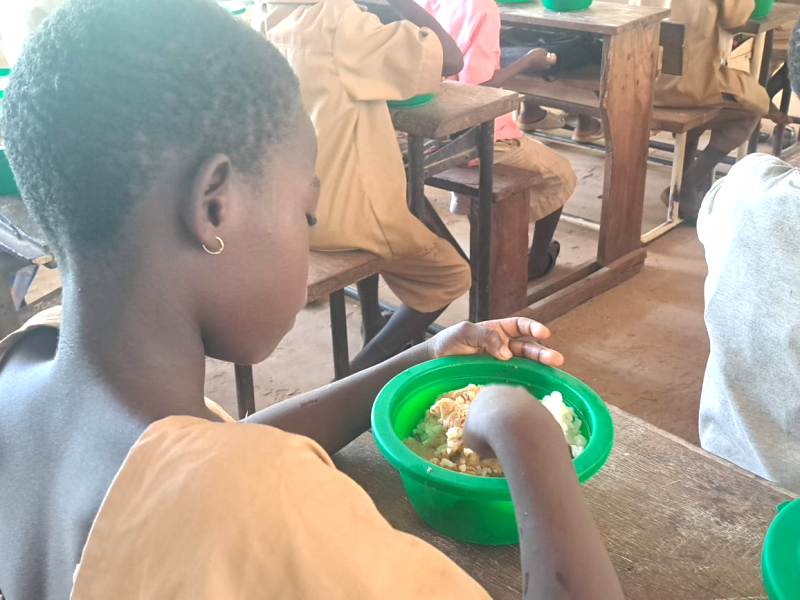 Projet HGSF dans le nord du Togo : des cantines scolaires, de « petits trésors » pour les élèves (REPORTAGE)